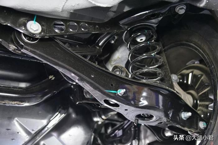 大众速腾卓越版与超越版对比,大众速腾1.2t对比亚洲狮