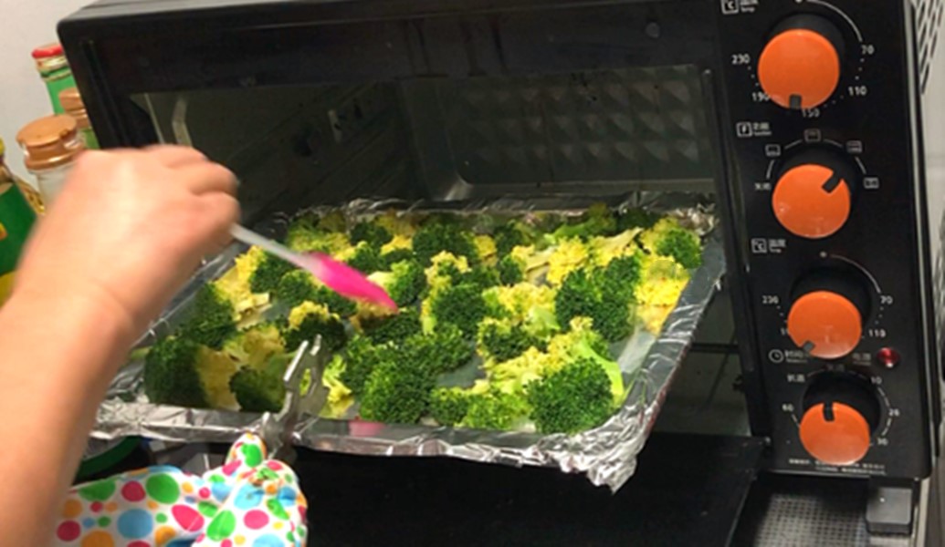 西兰花里有好多虫和虫卵还能吃吗,西兰花直接用清水洗就错了