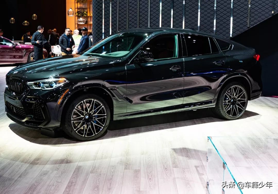 奥迪rsq8和宝马x6加速测试,奥迪rsq8和宝马x6m奔驰gleamg比赛