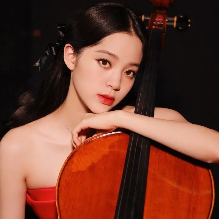 小五官扁平脸适合什么风格,塌鼻扁平脸