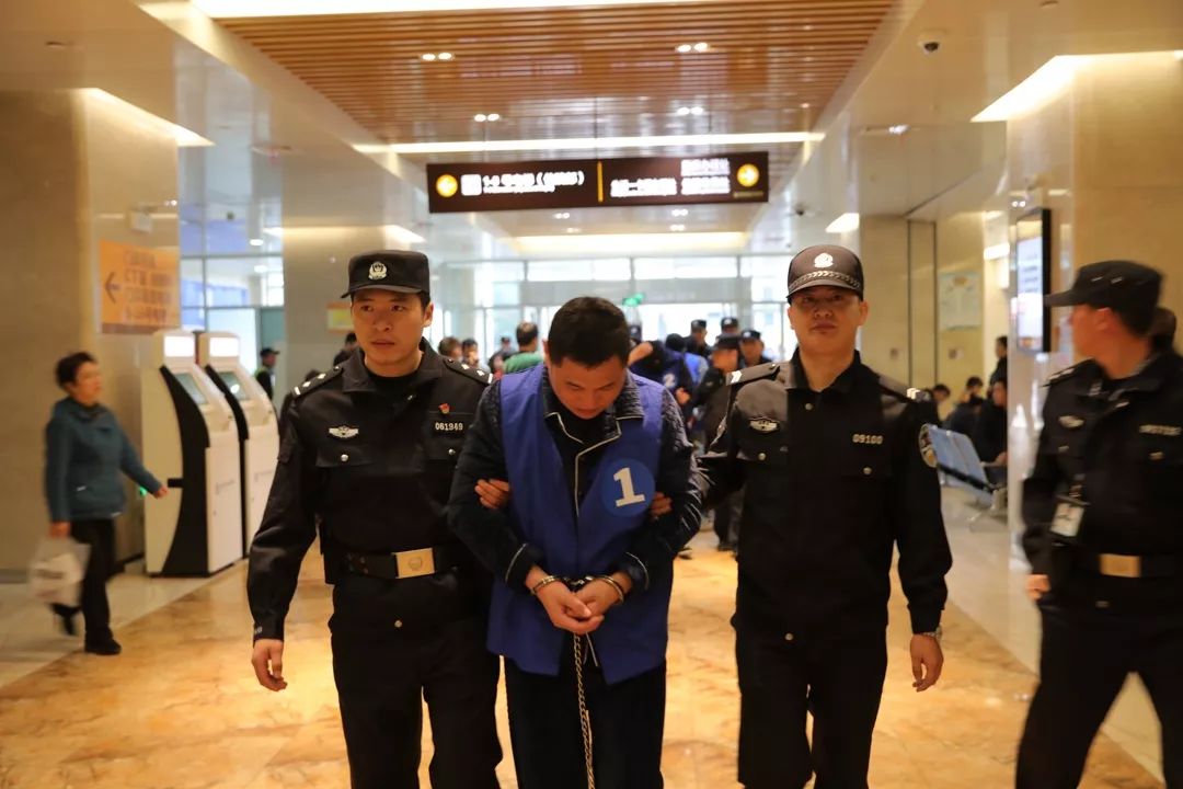 鍚存灄鍚存澗鎶撴崟鎯呭喌瑙嗛,寮鸿鎷夎蛋閬椾綋