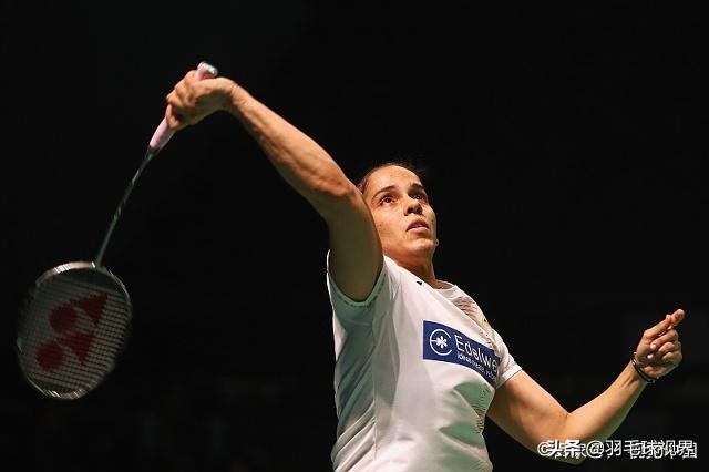羽毛球高远球怎么打会垂直落下,羽毛球高远球发力的正确方法图解