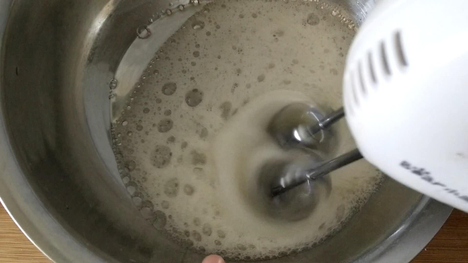 烘焙入门食谱蛋白打发技巧,做蛋糕蛋白打发不起来了怎么办