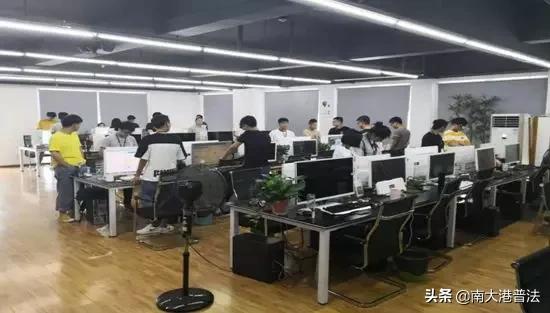 你以为你在上班其实你在坐牢,你以为你在上班其实在坐牢的路上