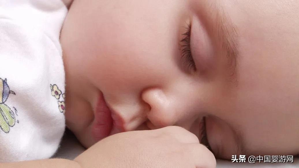 宝宝哭就呕吐是怎么回事,宝宝哭泣需要及时制止吗