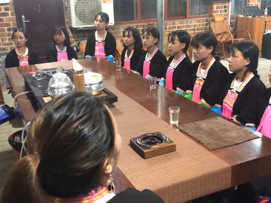 这帮人五一用爱心启航，一起为广西凌云大山的孩子点燃艺术之梦！