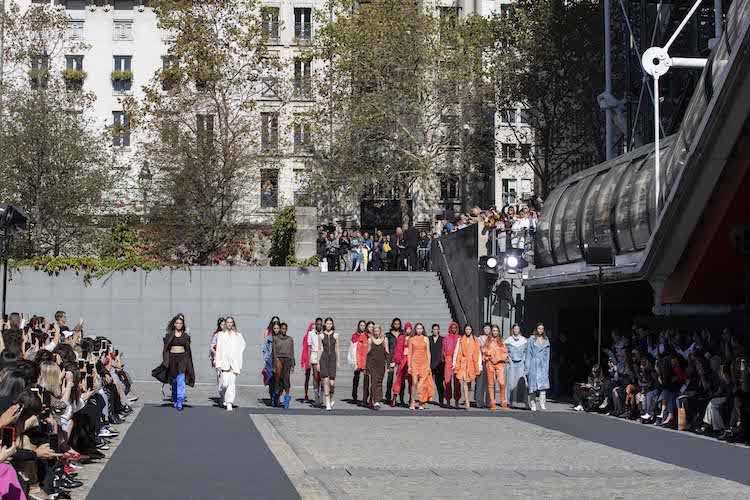 钑惧搱濞滃崱鎴寸強鍚屾,钑惧搱濞滃崱鎴寸強绌挎惌