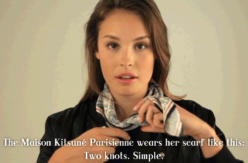 旧衣服怎么系丝巾好看,长条丝巾系法变衣服内搭