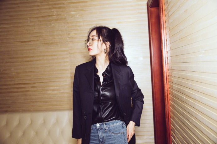 冬天头发静电炸毛该用什么,杨幂懒人直发梳