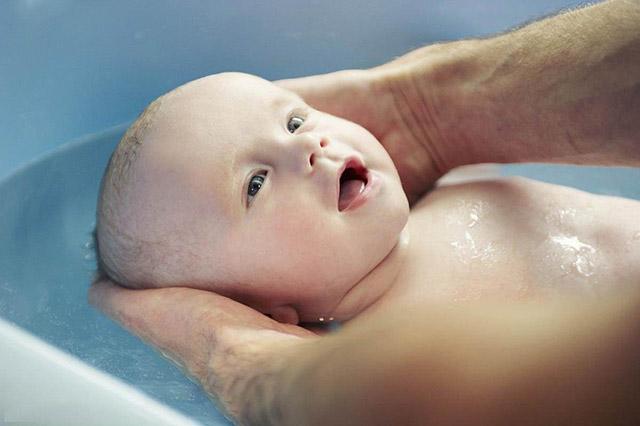 新生儿眉毛乳痂多久好,新生儿乳痂多久可以清理