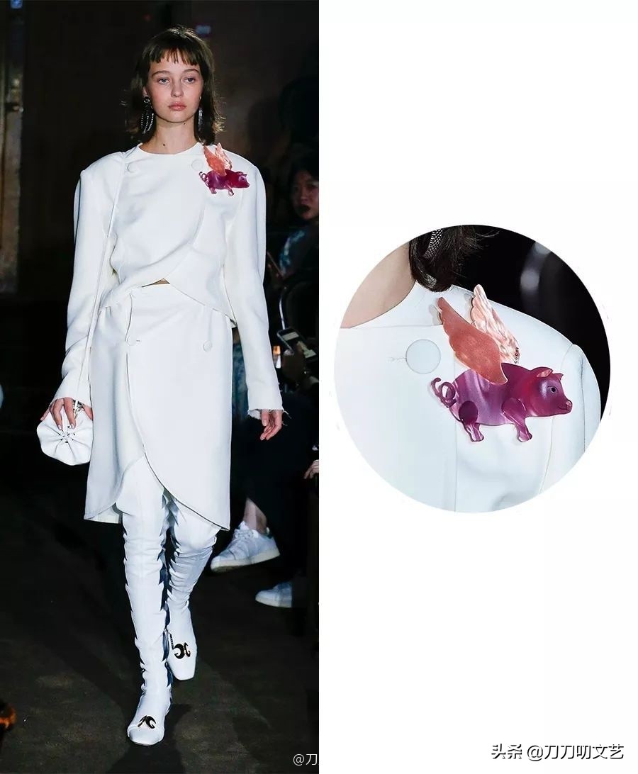 笑成佩奇，奢侈大牌被吐槽的中国风，遇到猪年竟然也可爱了起来