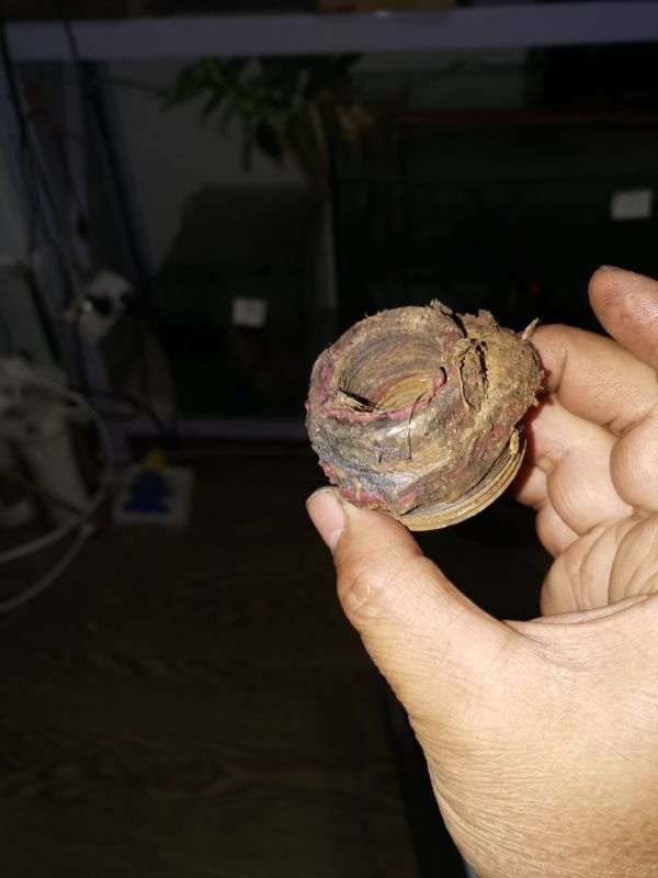 暖气放气螺丝锈死拧不下来妙招,暖气过滤网螺丝的正确拆卸方法