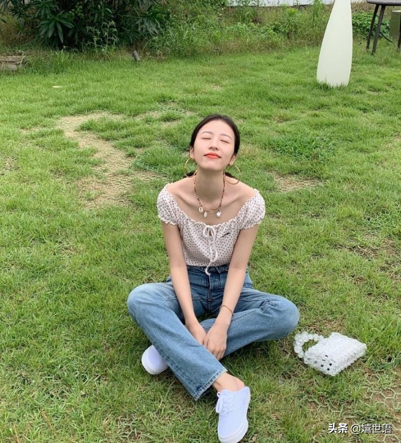 周雨彤穿板鞋图片,周雨彤spell牛仔裤穿搭