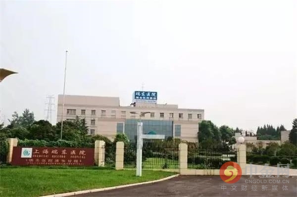 戴口罩扫码排队,戴口罩有序排队