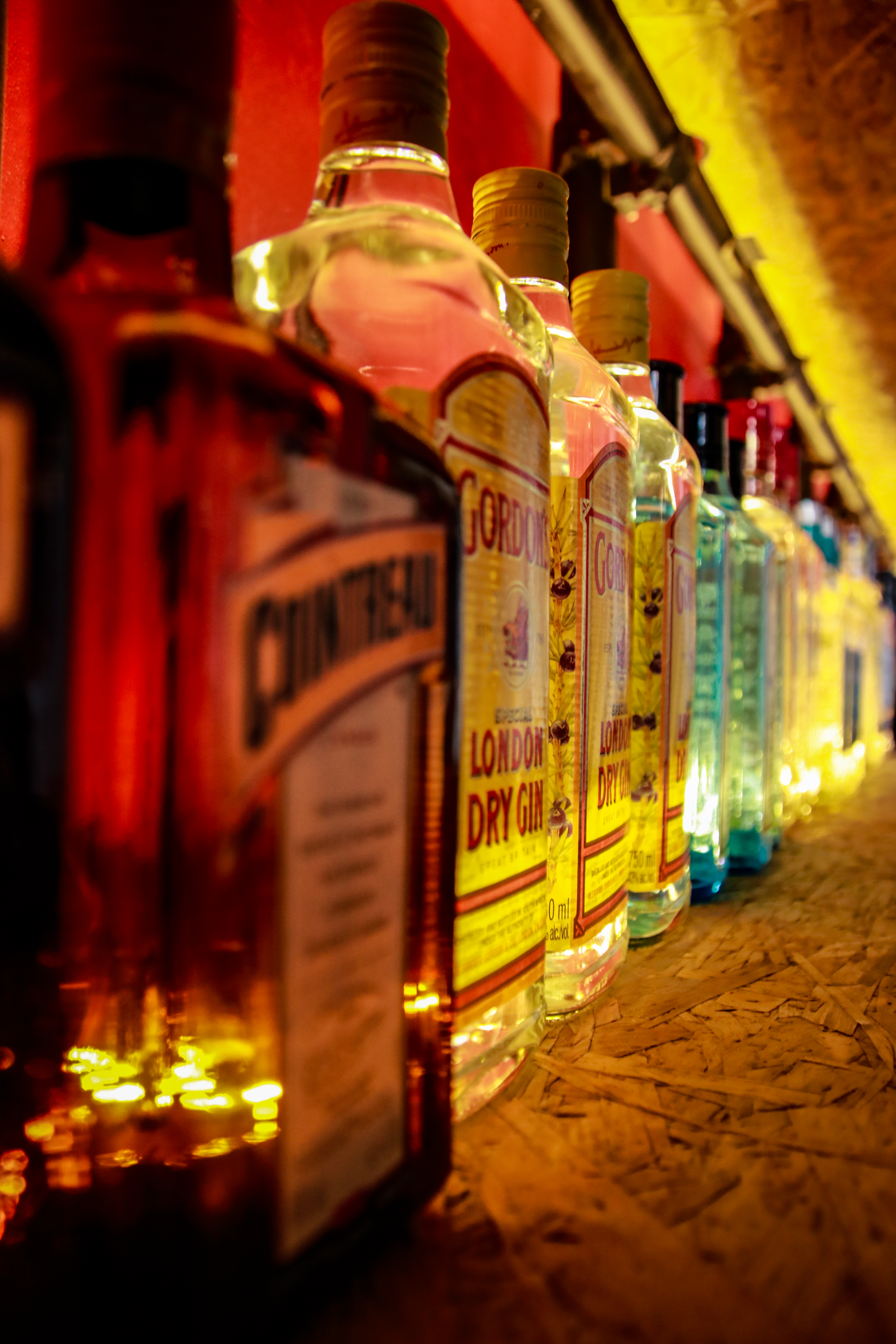 与酒相伴到永久,清风作伴烈酒相随