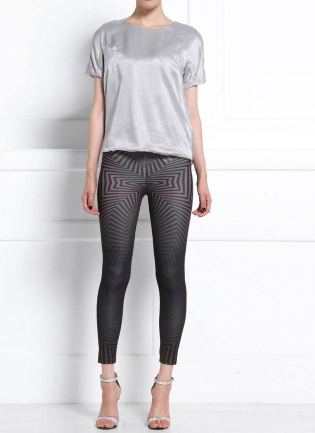 腿弯感觉无力是什么原因造成的,腿型弯是什么造成的