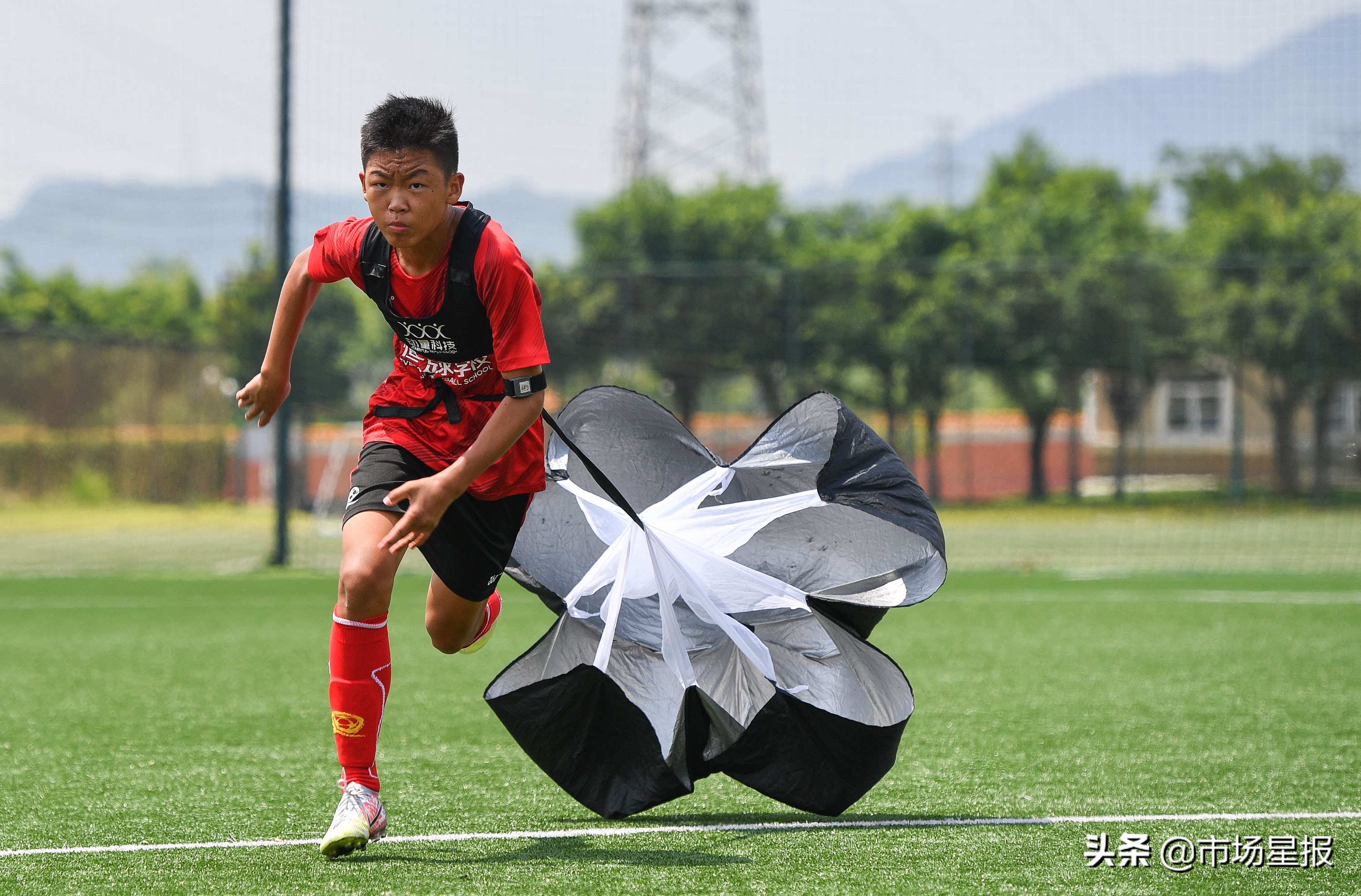 恒大足球对中国的贡献,中国足球靠恒大