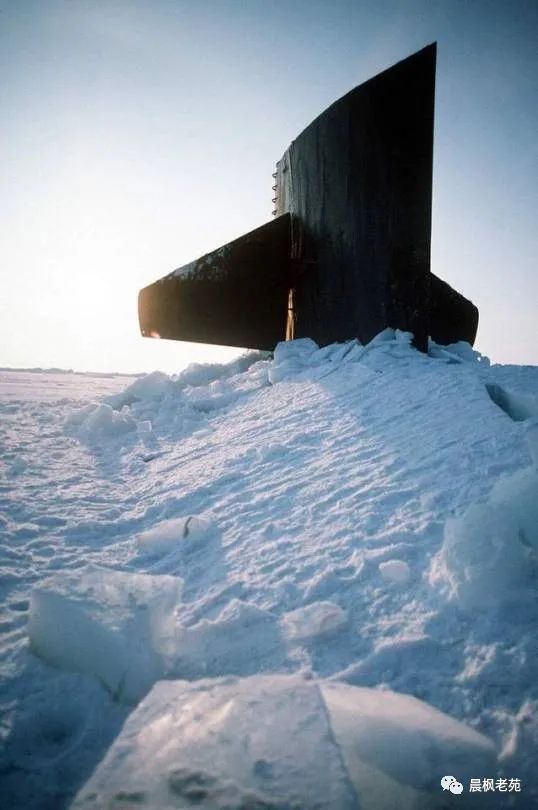 苍龙级潜艇指挥塔高度,潜艇指挥塔内部