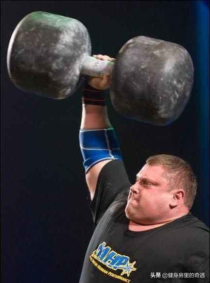 肩膀哑铃推举的正确方法,哑铃推举正确的起手方法