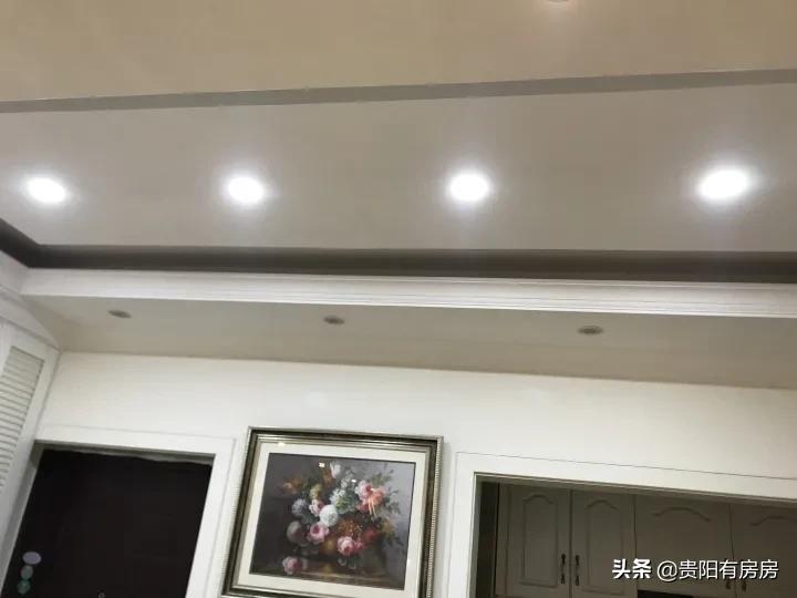 家里装修还在纠结筒灯与射灯如何选择吗？看完这篇文章你就知道了