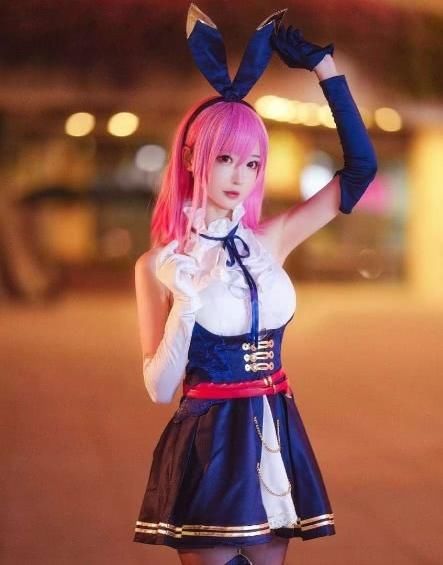 15岁萝莉cos黑太子，换上了“山竹袜”，“仙鹤腿”成绝色