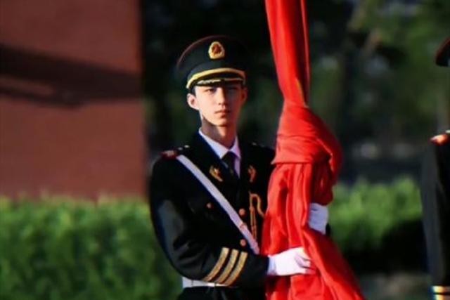 高二男生普通帅照片,男生高二帅气照片