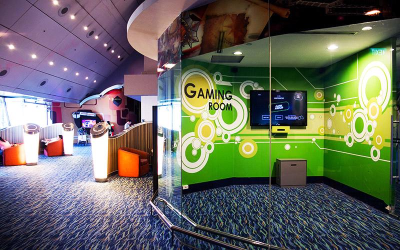 连续六年夺冠世界的新加坡机场，连游泳池和按摩浴缸都准备好了！