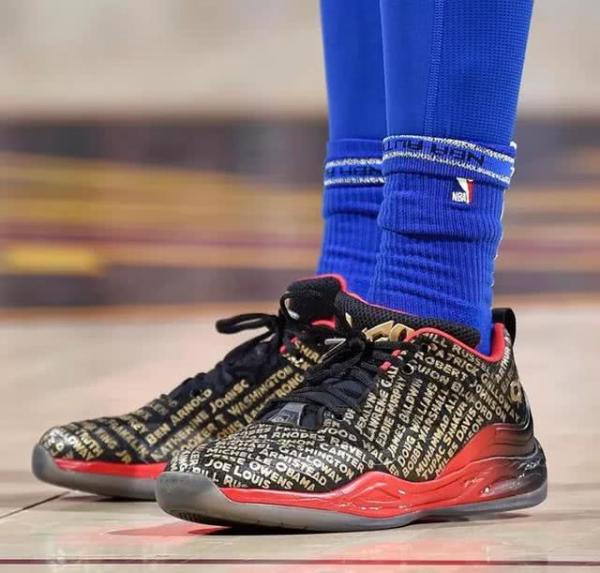 NBA黑人月配色球鞋