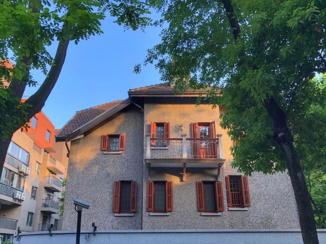 淮海路和南京西路哪个繁华,南京西路vs陆家嘴