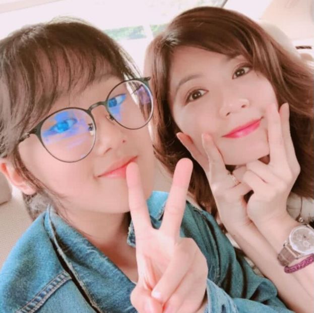 甜馨改名随李小璐姓?大名疑似李奕涵,孩子改名需贾乃亮同意