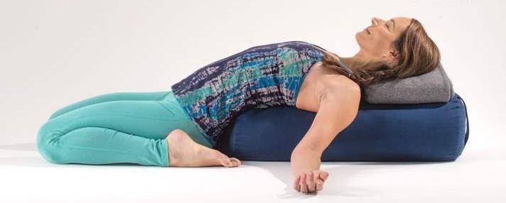 腰腹易囤肉？多是经络不畅，每天这么躺1分钟，久坐也不长肉