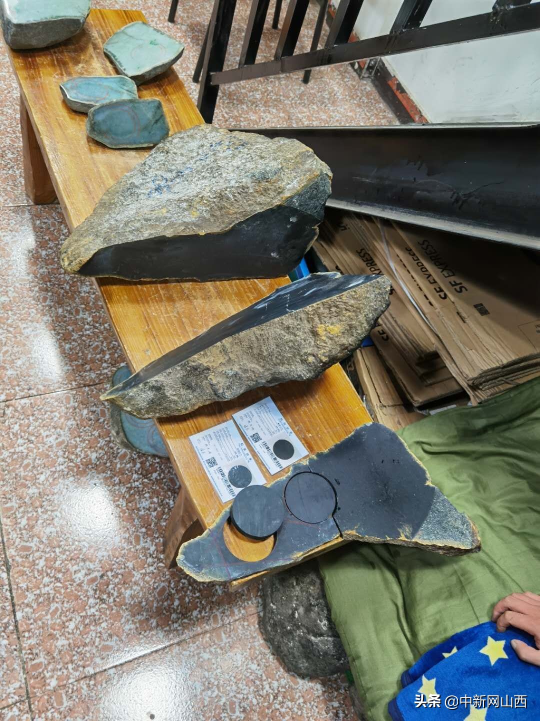 直播间卖的翡翠原石可信吗 (直播间买的翡翠原石鉴定)