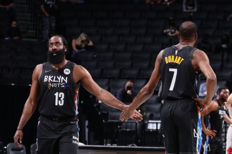 哈登单核绝杀勇士完整视频,哈登再现四分卫式长传