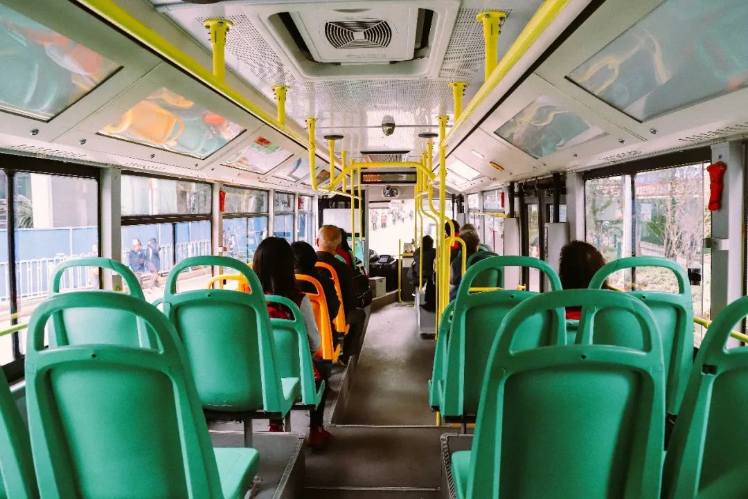 穿梭60年,武汉公交无轨电车1路