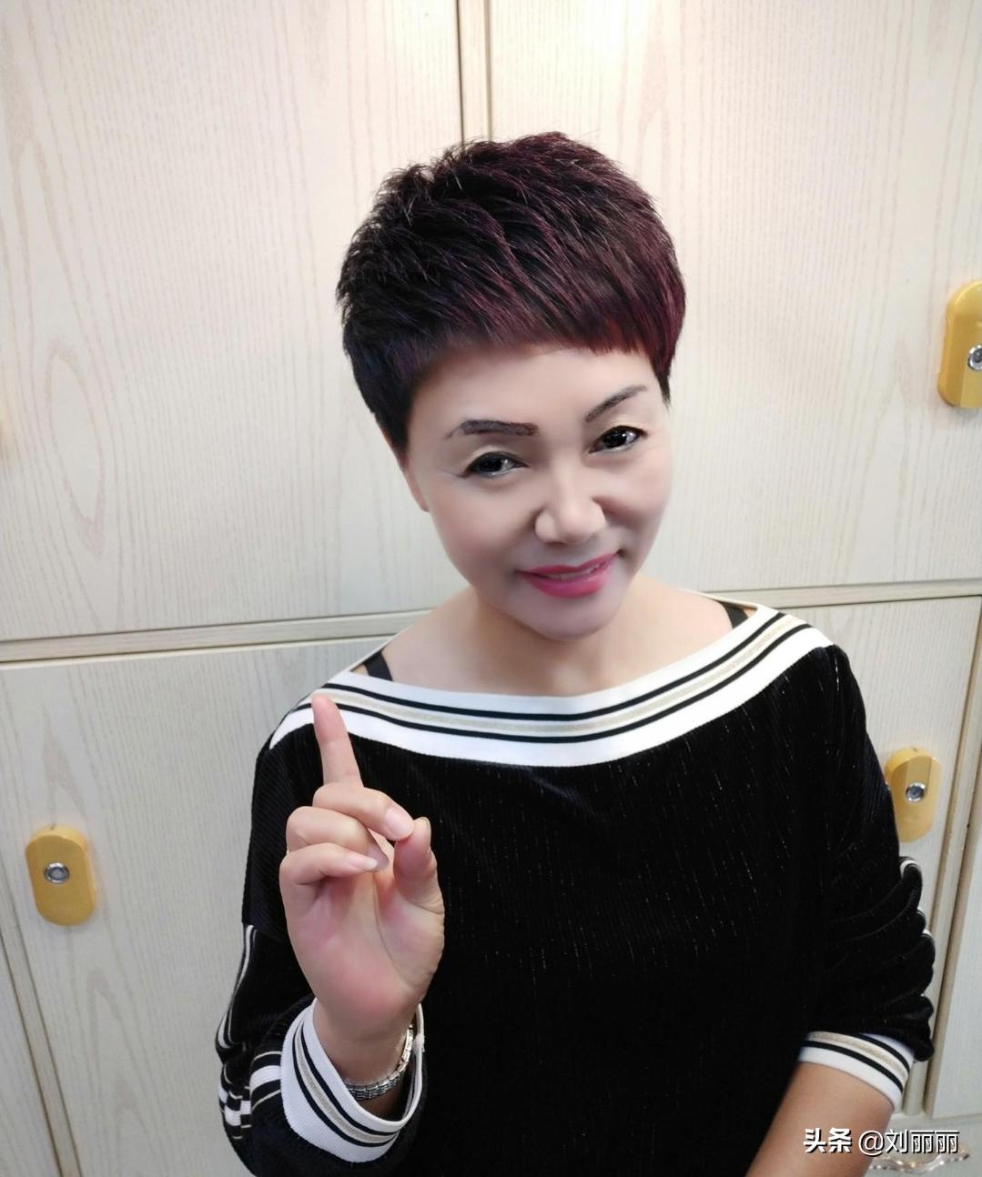 中年女发量少烫什么卷好看,40岁女人头发少烫什么卷好看洋气