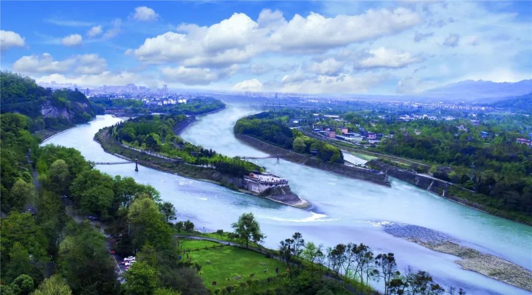 升维·蓄势·行大道丨500余位行业大咖青城山论道!第三届中国旅游上市公司峰会在都江堰市举行!