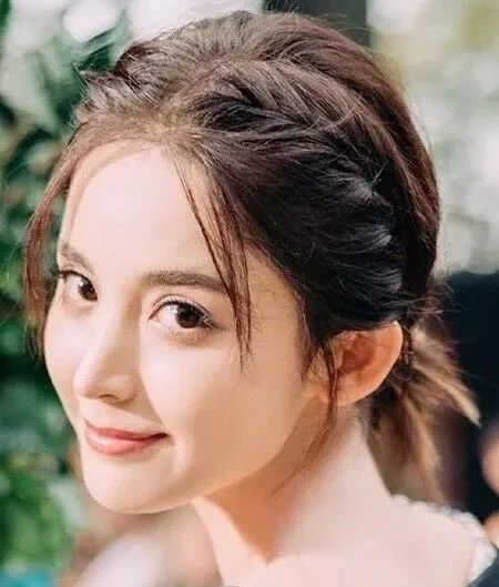 有哪些好看又显脸小的发型,适合脸小的长脸型发型女