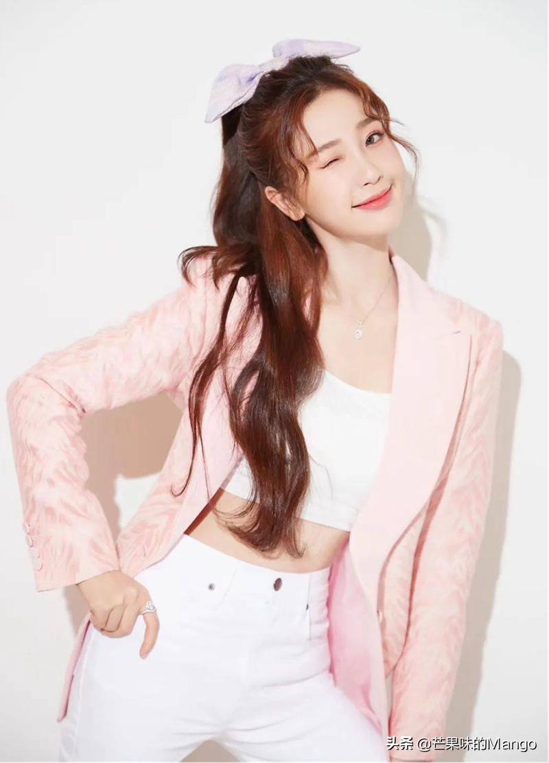 一对蝴蝶结发饰戴法女童,古风蝴蝶结发饰教程戴法幼儿