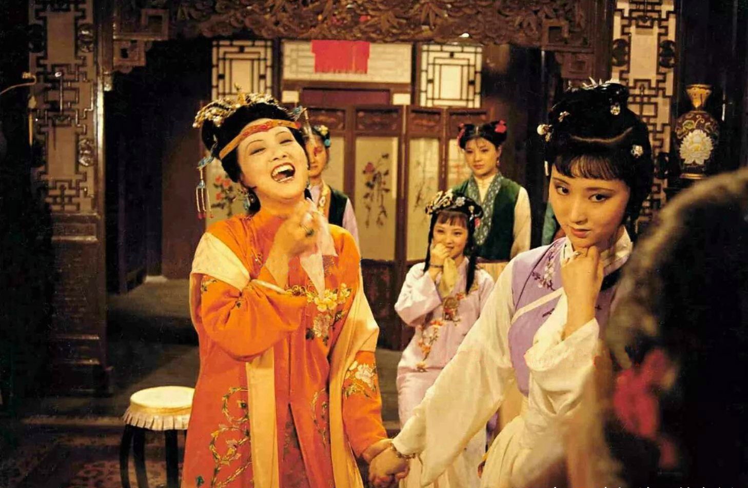 红楼梦中提到王熙凤对贾府的管理,红楼梦贾府落败后的惨状