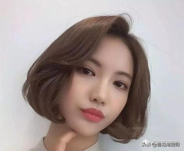 2020年最流行的发型气垫烫锁骨发,2020年最流行烫的锁骨发型