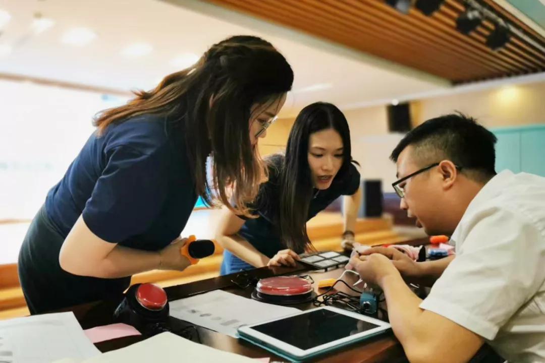 借助沟通辅具,5岁语障儿童第一次“说”出了“我爱妈妈”