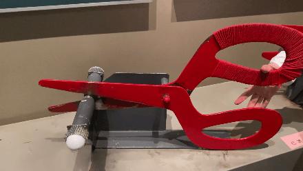 物开一刃为“刀”，两面*刃开**为“剑”，双刀相交为“剪”