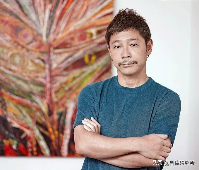 送10亿，征女友包下火箭登月高中毕业的他为何成为日本最潮富一代