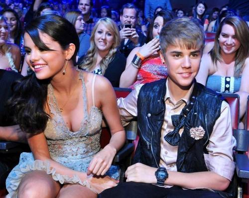 贾斯汀比伯为什么才一座格莱美,贾斯汀比伯为什么获格莱美这么少