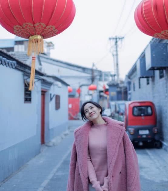 连沈腾都会看直眼的她，低调嫁给摄影师成宝妈，36岁仍美得像朵花