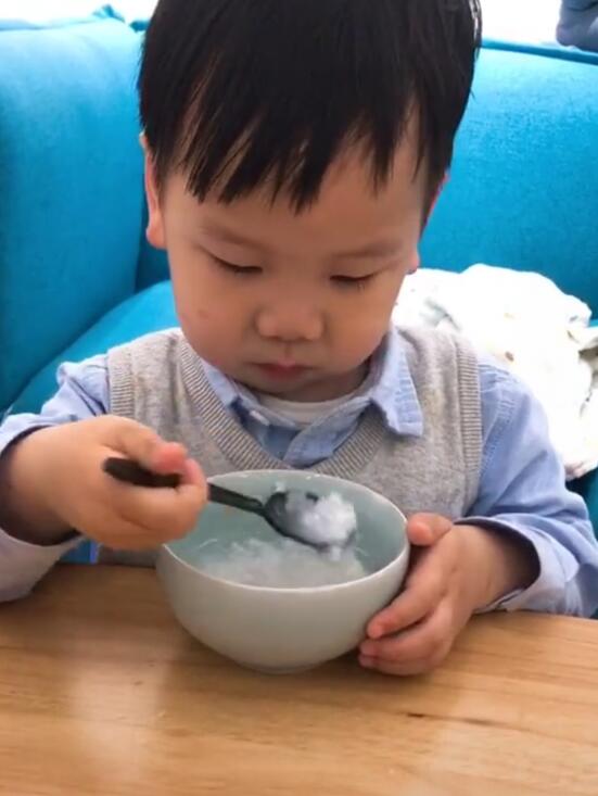 宝宝可以喝碱熬的粥吗,给宝妈熬小米粥可不可以放碱