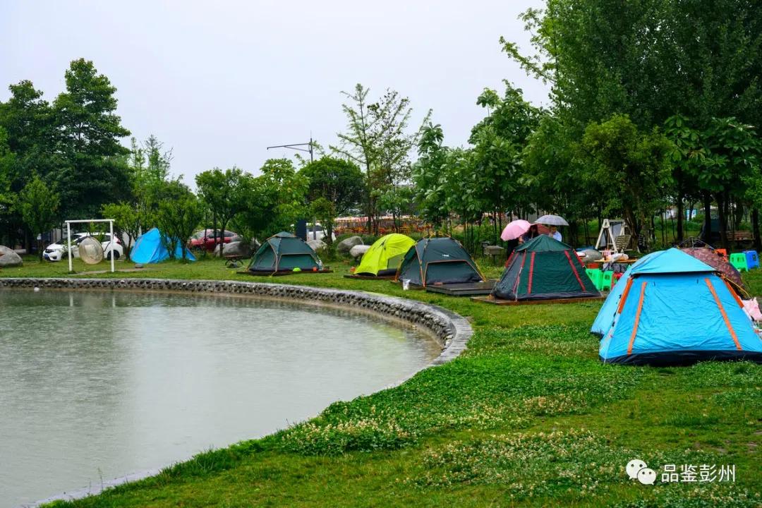 画一幅和足球有关的画简单图片,画一幅和足球相关的画