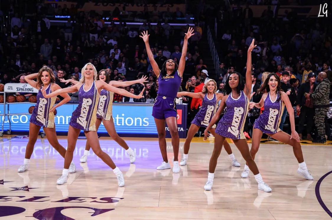 上周NBA常规赛各主场啦啦队图集