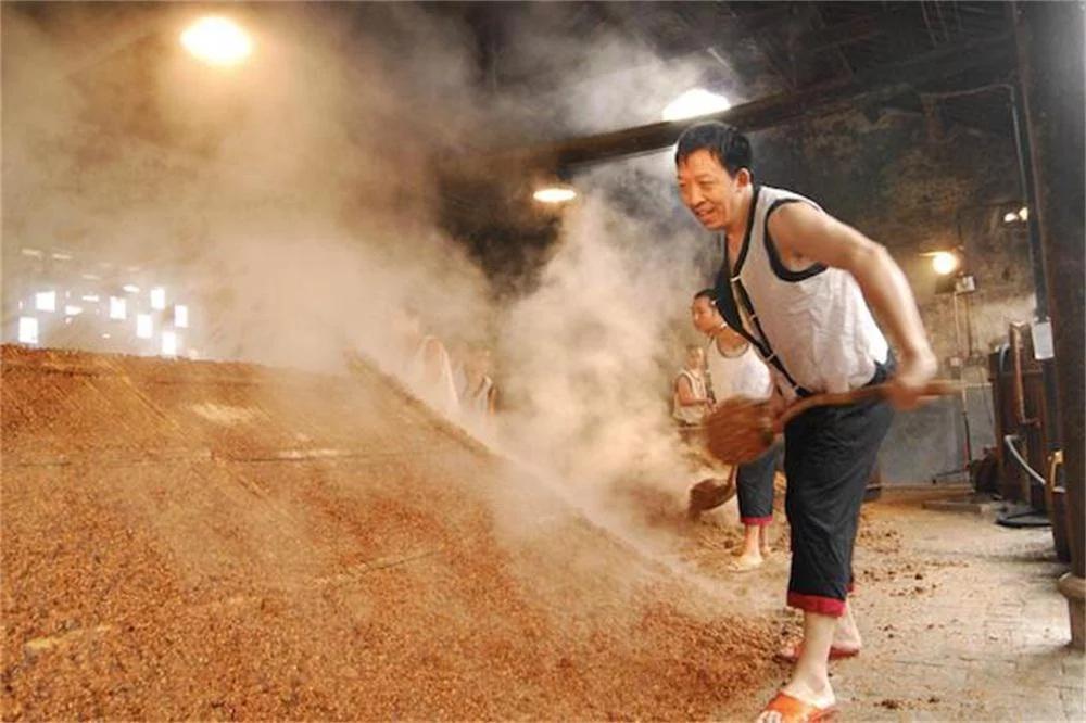 真全粮酿酒现场,真全粮酿酒原料配方