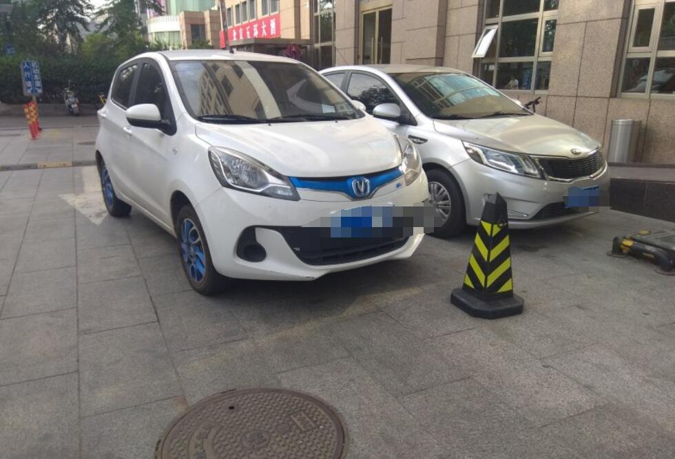 电动汽车长安奔奔ev,长安奔奔ev180电动汽车